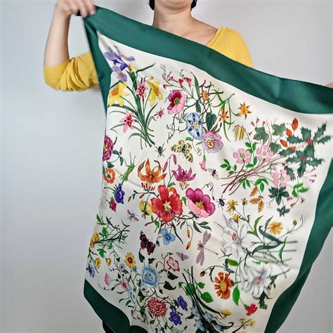 foulard seta gucci fiori gialli arancio vintage|Gucci Flora vintage foulard in seta .